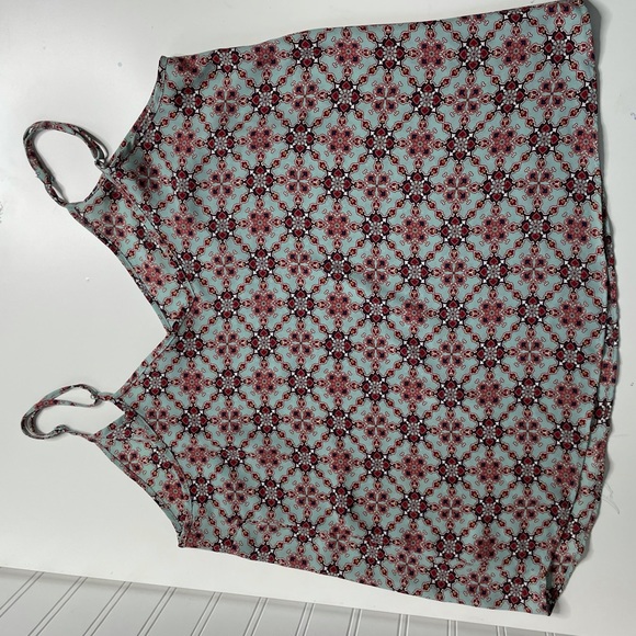 Floral gap tank top, great condition never worn, size large - Picture 2 of 2